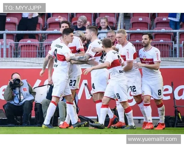 斯图加特球员陈礼明复出，为下一场比赛做准备